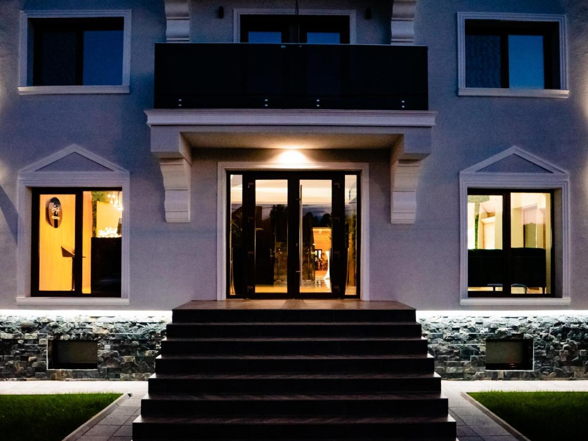 Târgu Jiu Hotel Goya Boutique מראה חיצוני תמונה