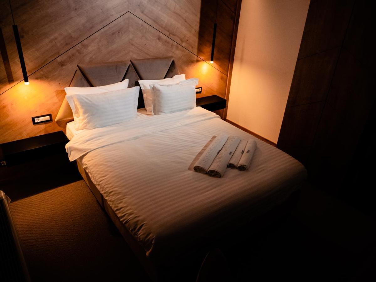 Târgu Jiu Hotel Goya Boutique מראה חיצוני תמונה