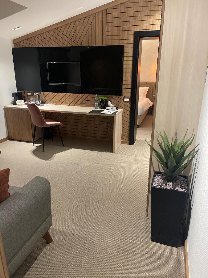 Târgu Jiu Hotel Goya Boutique מראה חיצוני תמונה