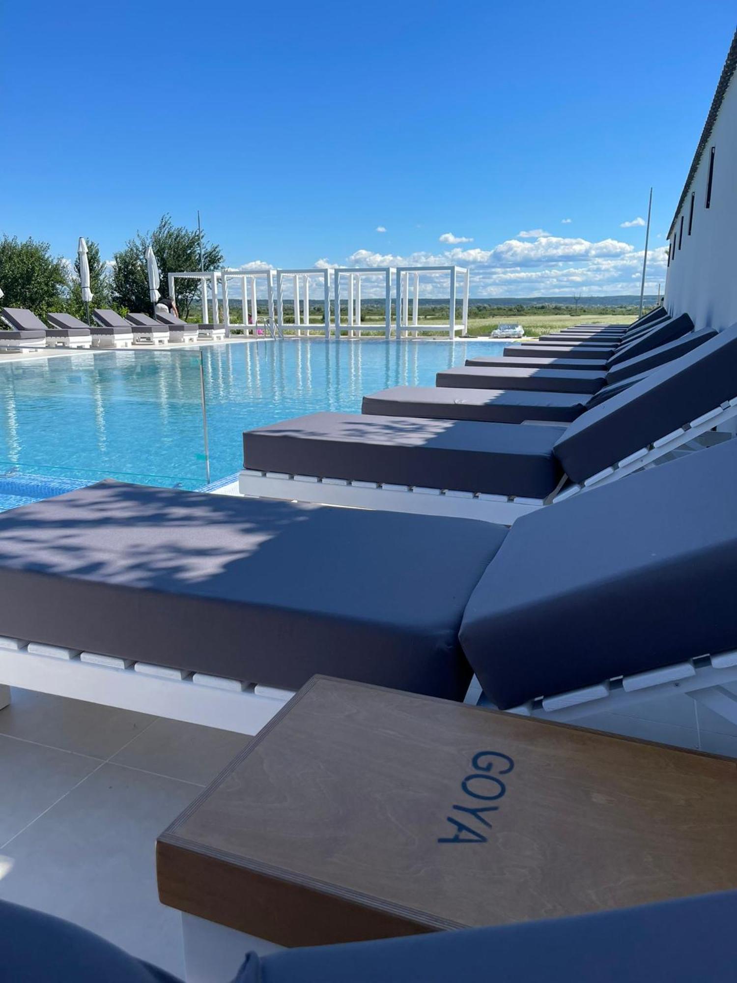 Târgu Jiu Hotel Goya Boutique מראה חיצוני תמונה