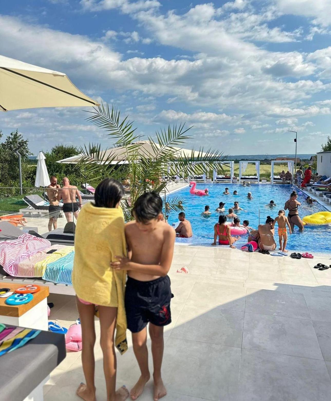 Târgu Jiu Hotel Goya Boutique מראה חיצוני תמונה