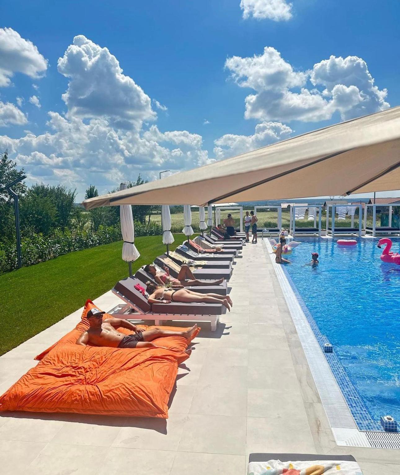 Târgu Jiu Hotel Goya Boutique מראה חיצוני תמונה