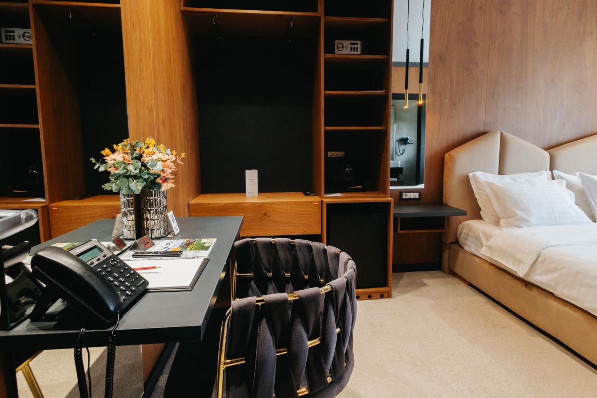 Târgu Jiu Hotel Goya Boutique מראה חיצוני תמונה