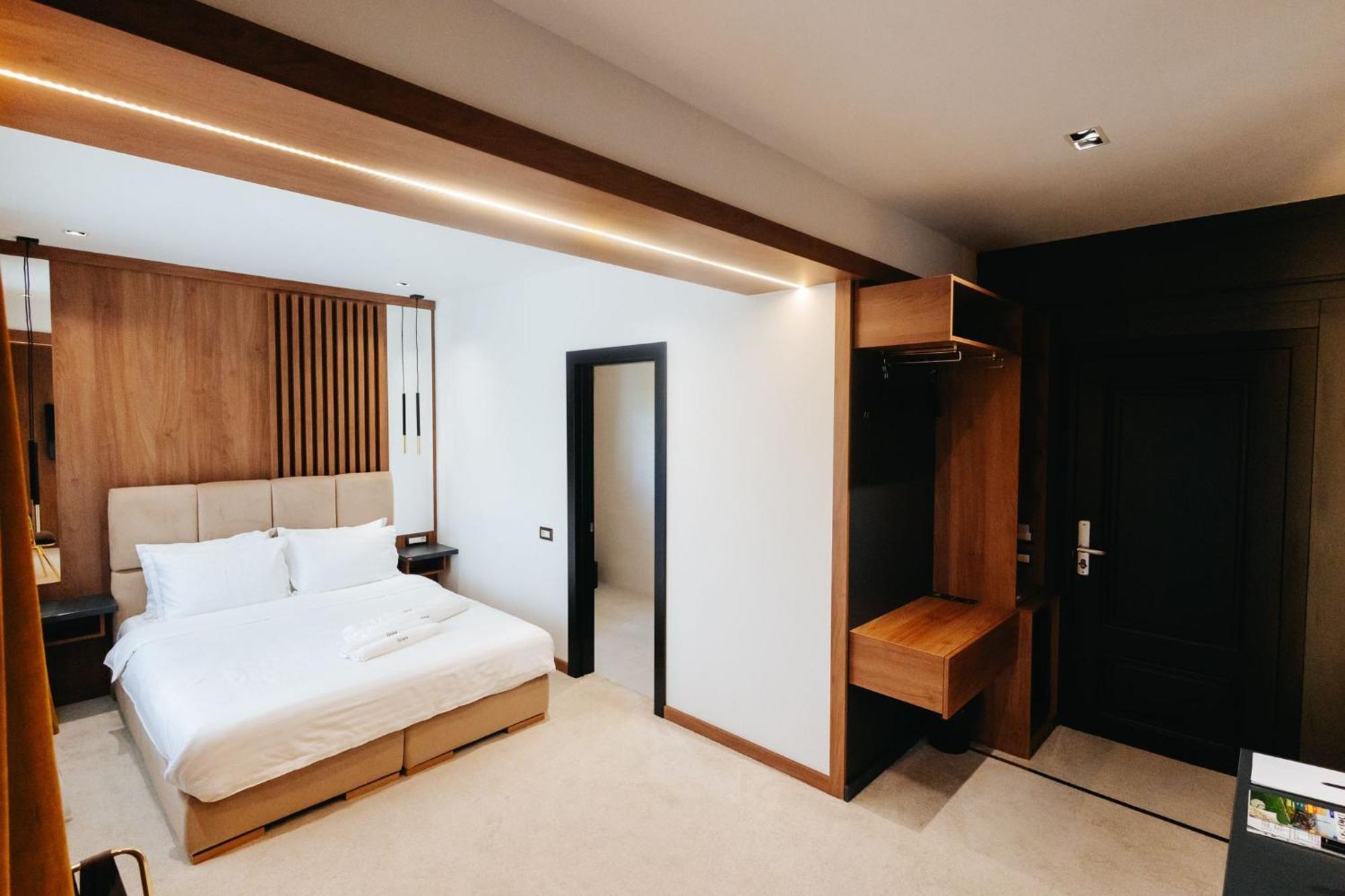 Târgu Jiu Hotel Goya Boutique מראה חיצוני תמונה