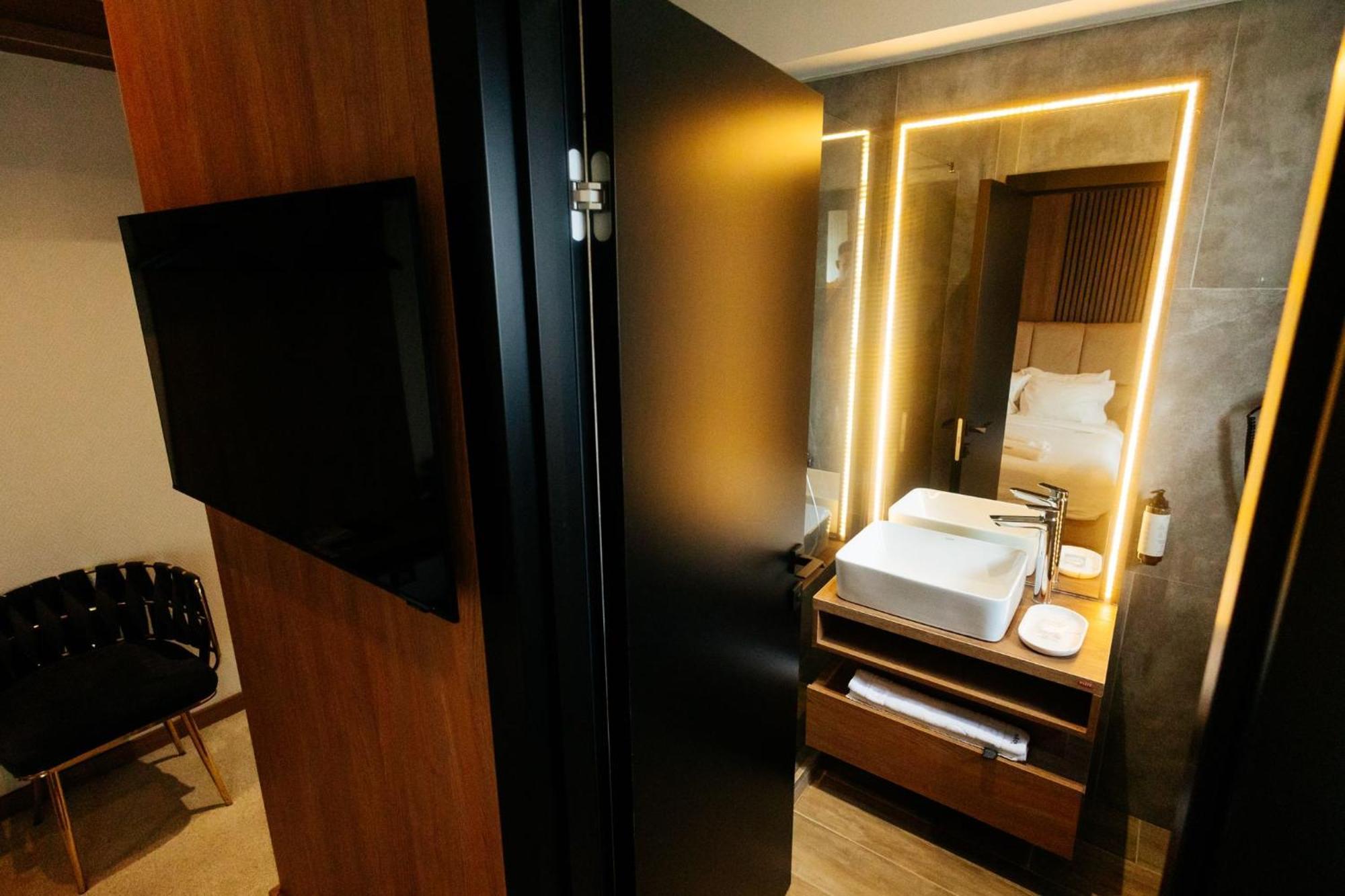 Târgu Jiu Hotel Goya Boutique מראה חיצוני תמונה
