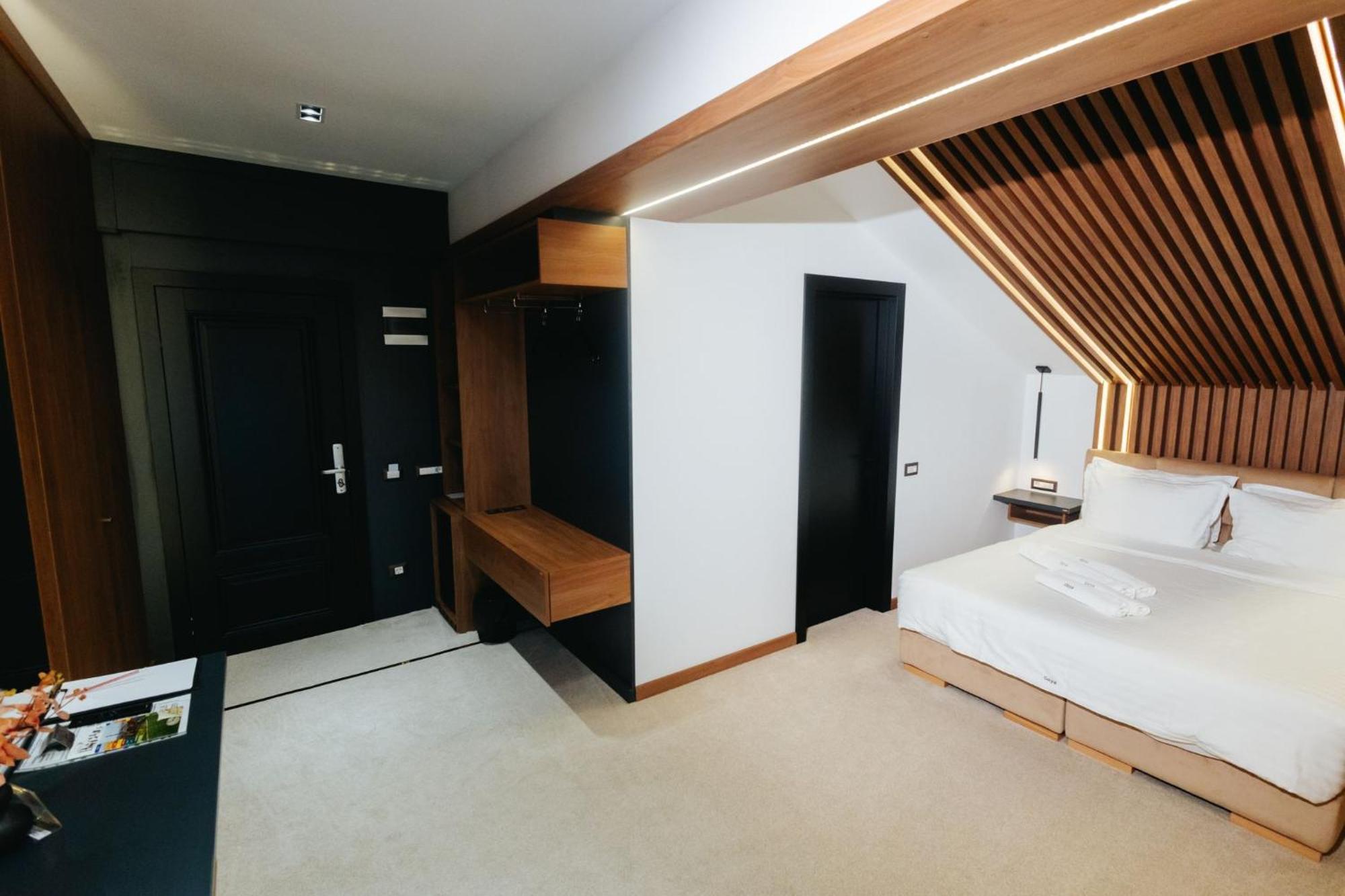 Târgu Jiu Hotel Goya Boutique מראה חיצוני תמונה