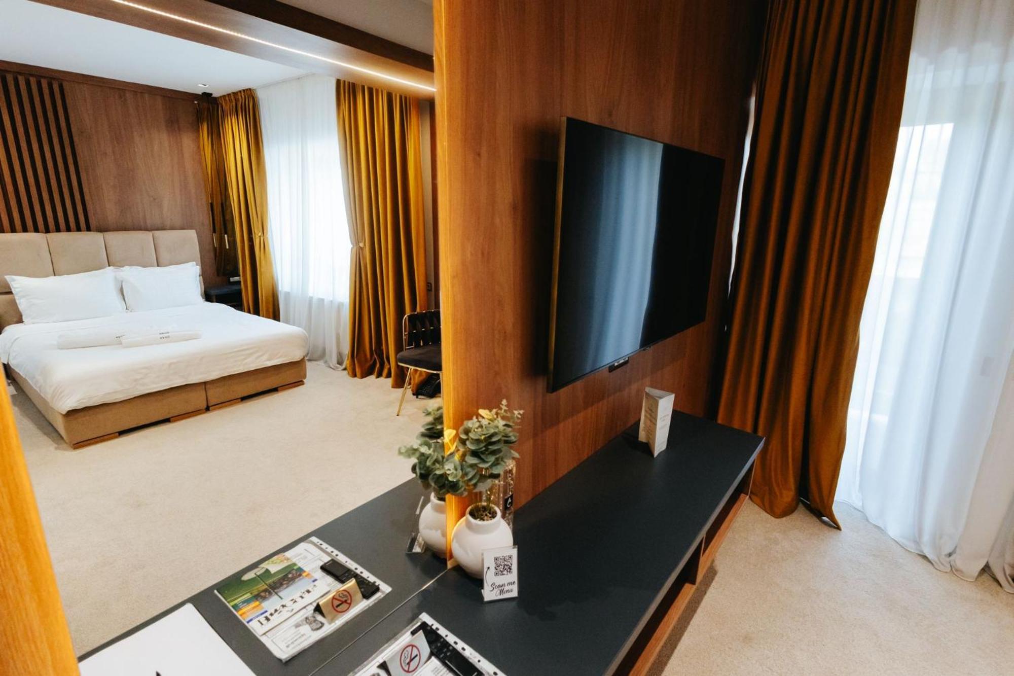 Târgu Jiu Hotel Goya Boutique מראה חיצוני תמונה