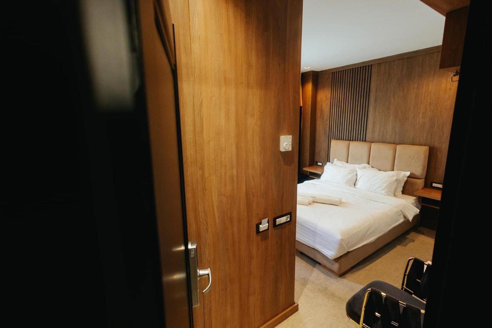 Târgu Jiu Hotel Goya Boutique מראה חיצוני תמונה