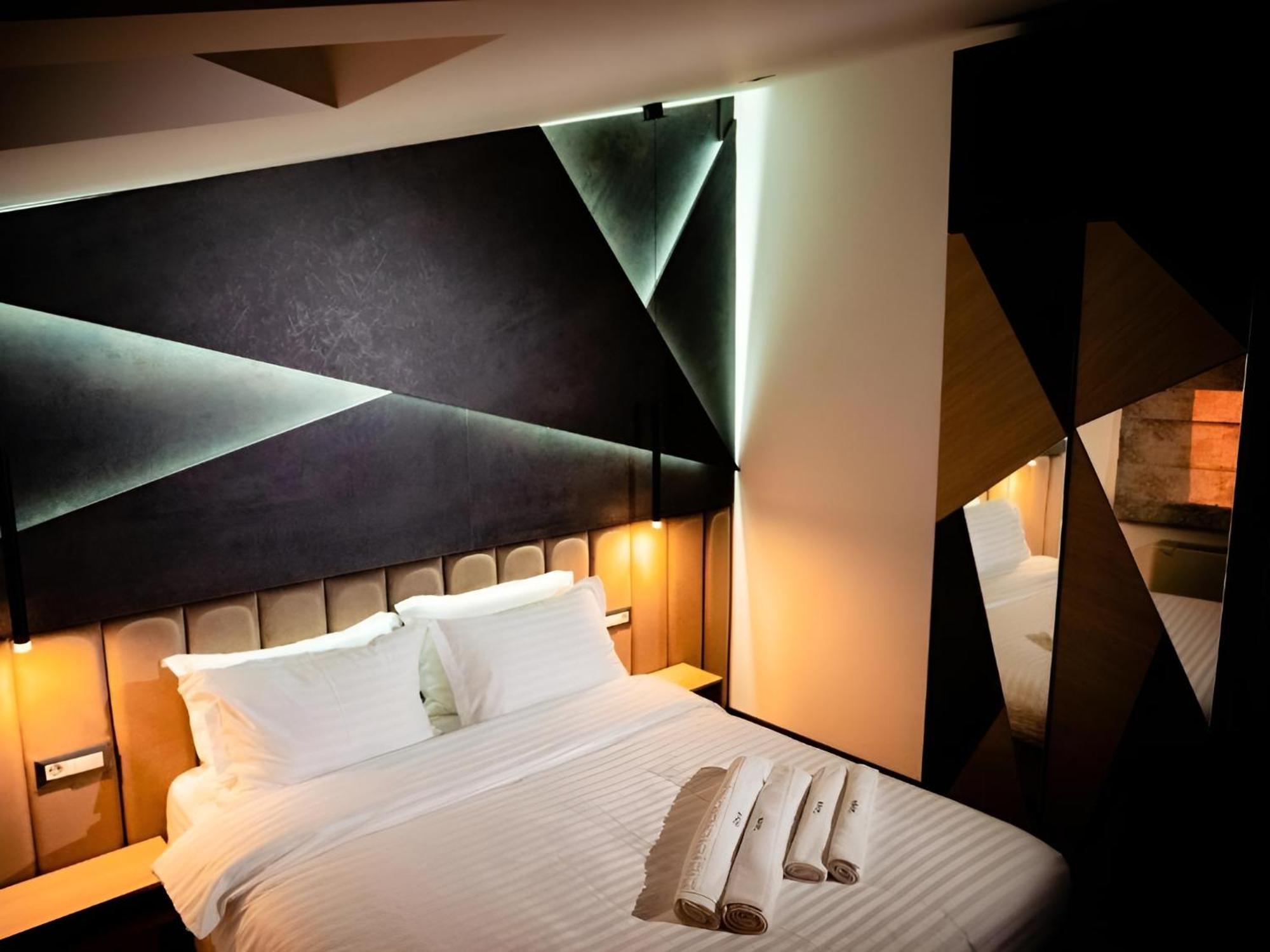 Târgu Jiu Hotel Goya Boutique מראה חיצוני תמונה